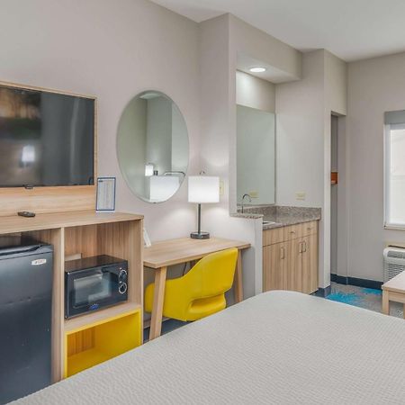 Days Inn & Suites By Wyndham Prattville-Montgomery Bagian luar foto
