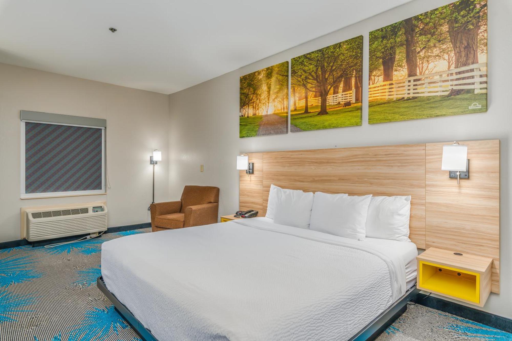 Days Inn & Suites By Wyndham Prattville-Montgomery Bagian luar foto