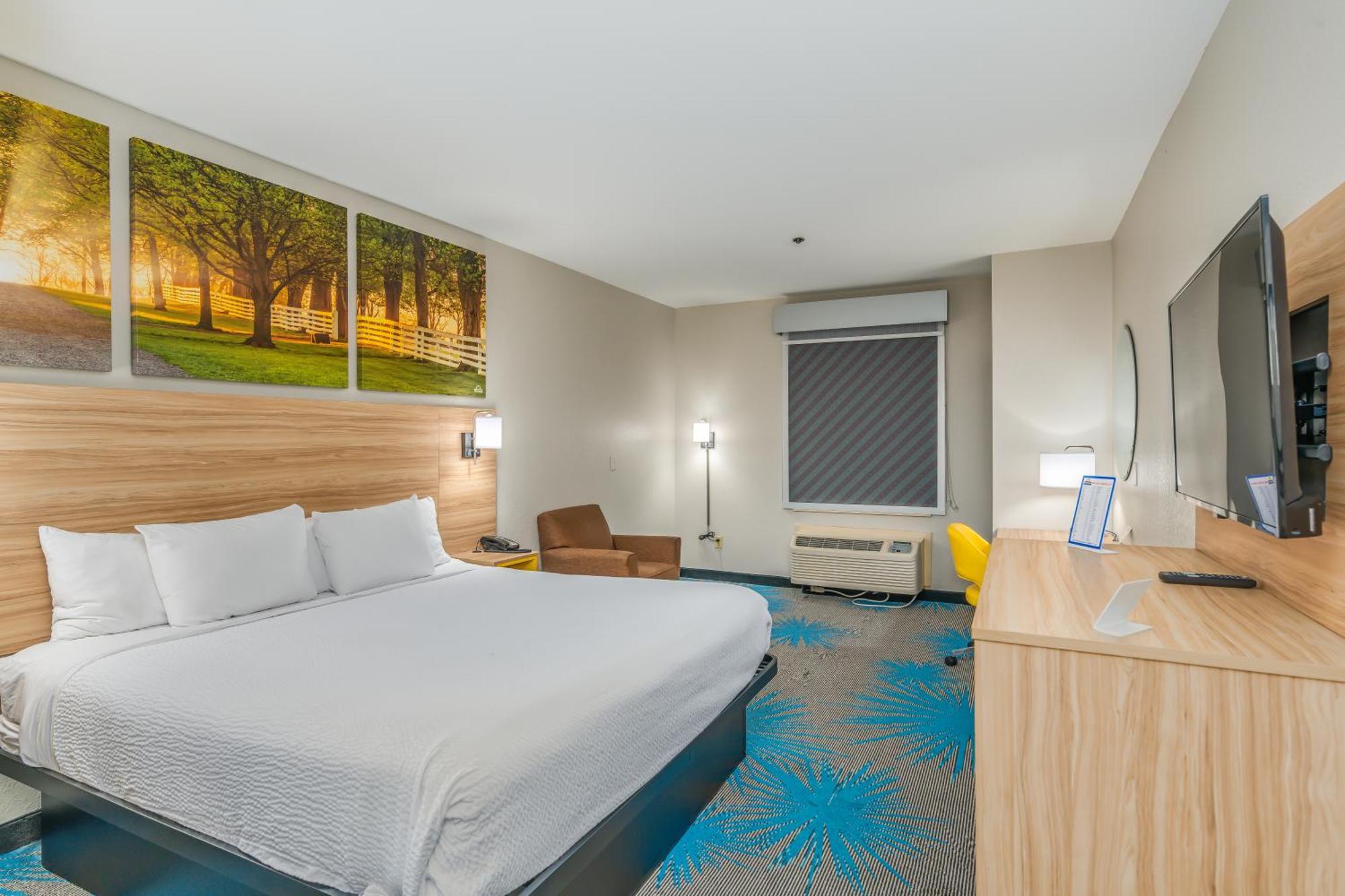 Days Inn & Suites By Wyndham Prattville-Montgomery Bagian luar foto