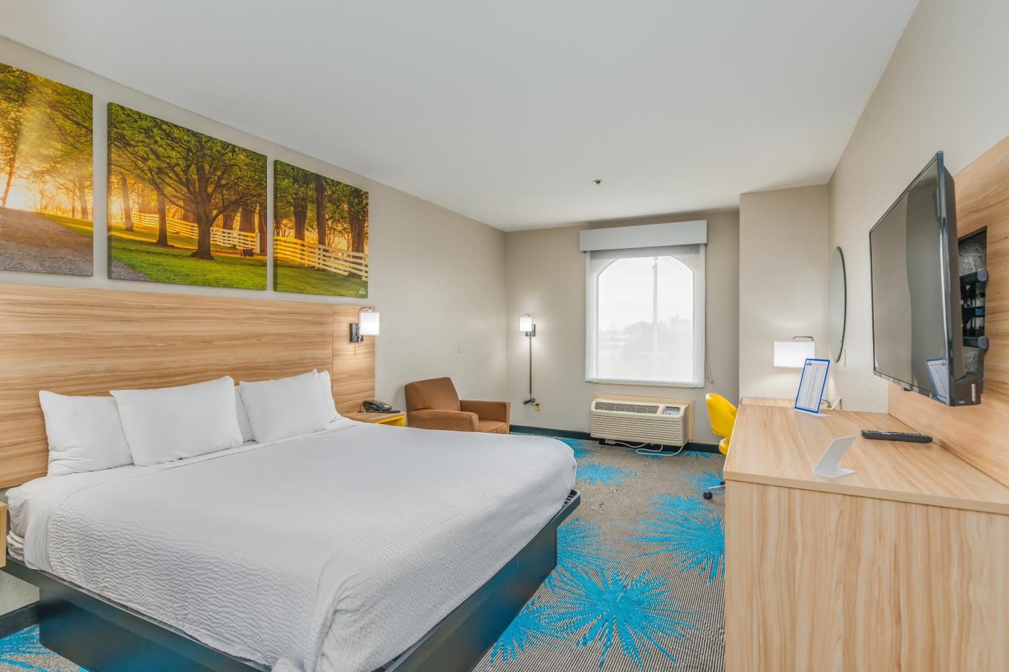 Days Inn & Suites By Wyndham Prattville-Montgomery Bagian luar foto