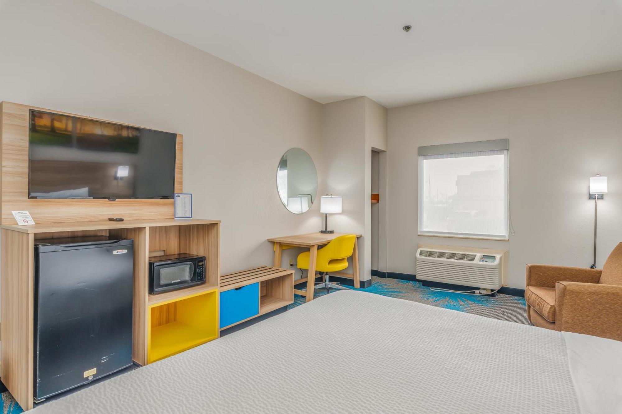 Days Inn & Suites By Wyndham Prattville-Montgomery Bagian luar foto
