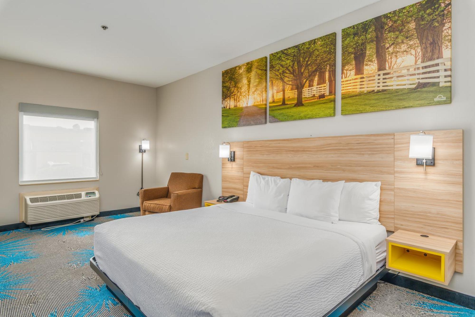 Days Inn & Suites By Wyndham Prattville-Montgomery Bagian luar foto