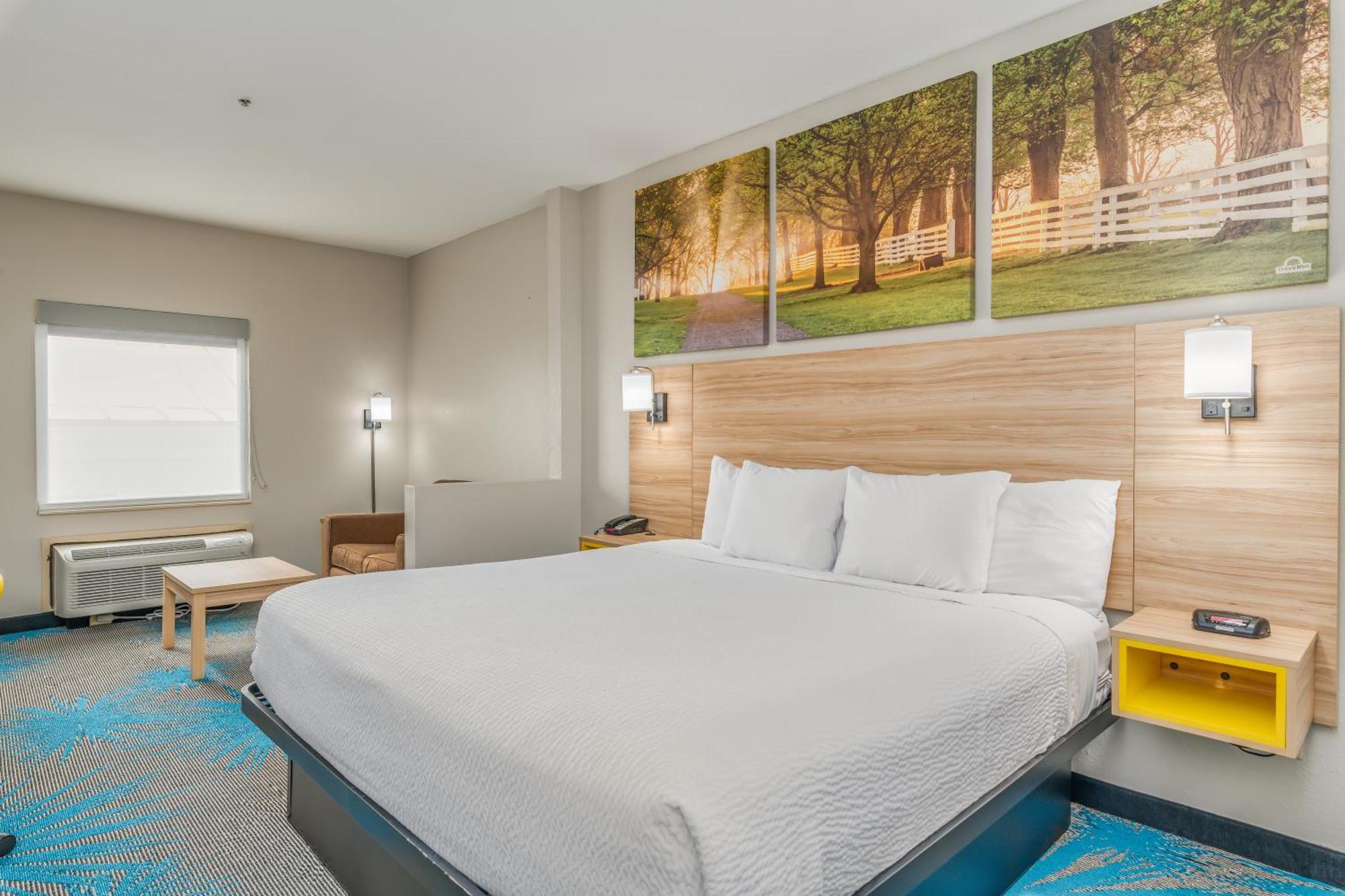 Days Inn & Suites By Wyndham Prattville-Montgomery Bagian luar foto