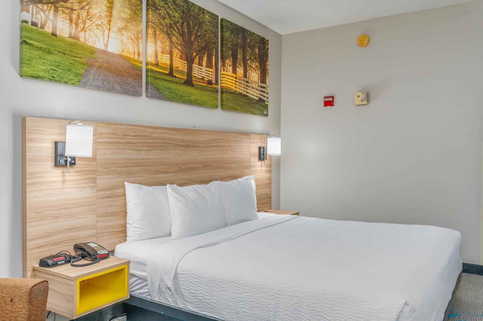 Days Inn & Suites By Wyndham Prattville-Montgomery Bagian luar foto