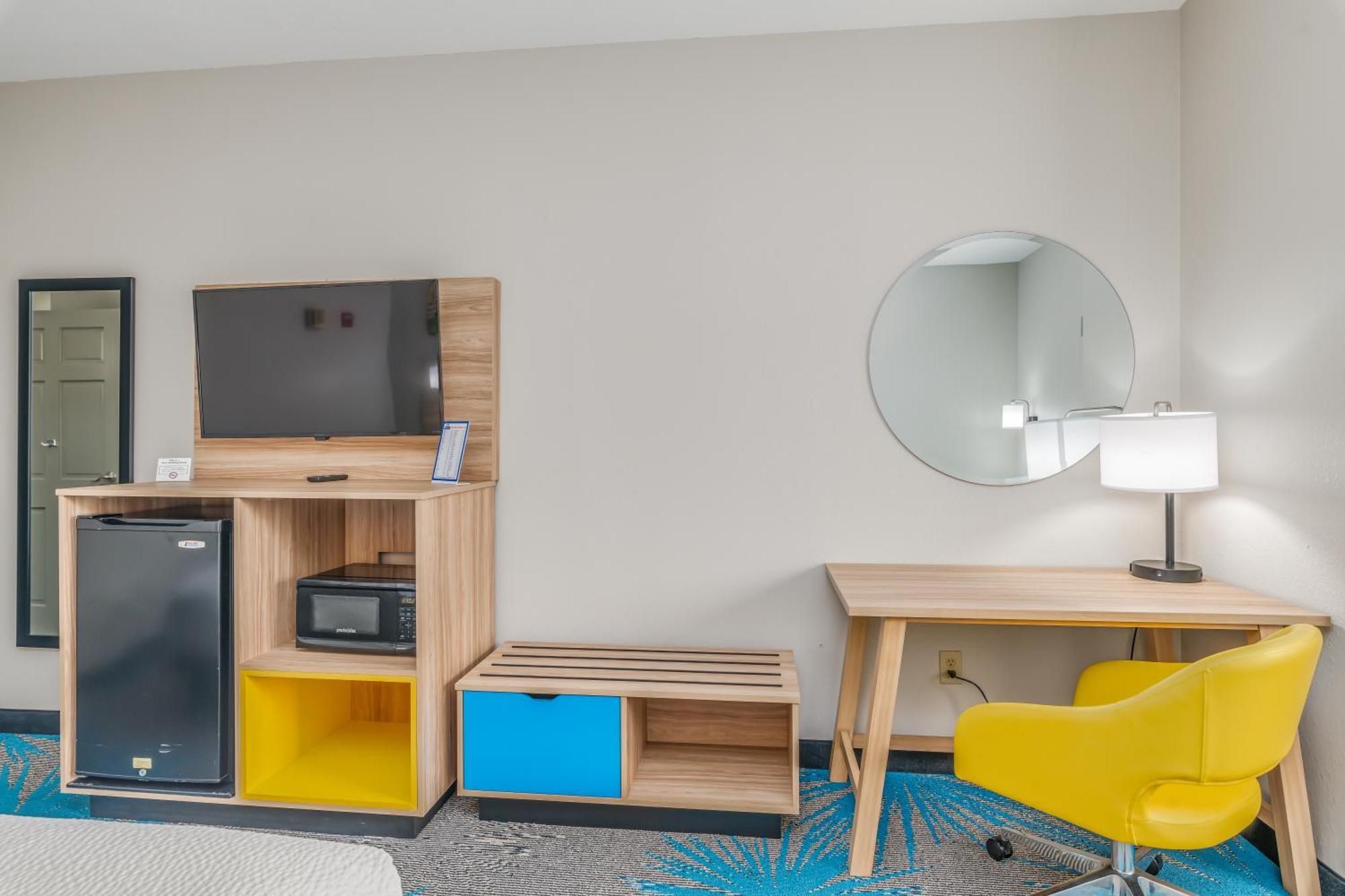 Days Inn & Suites By Wyndham Prattville-Montgomery Bagian luar foto