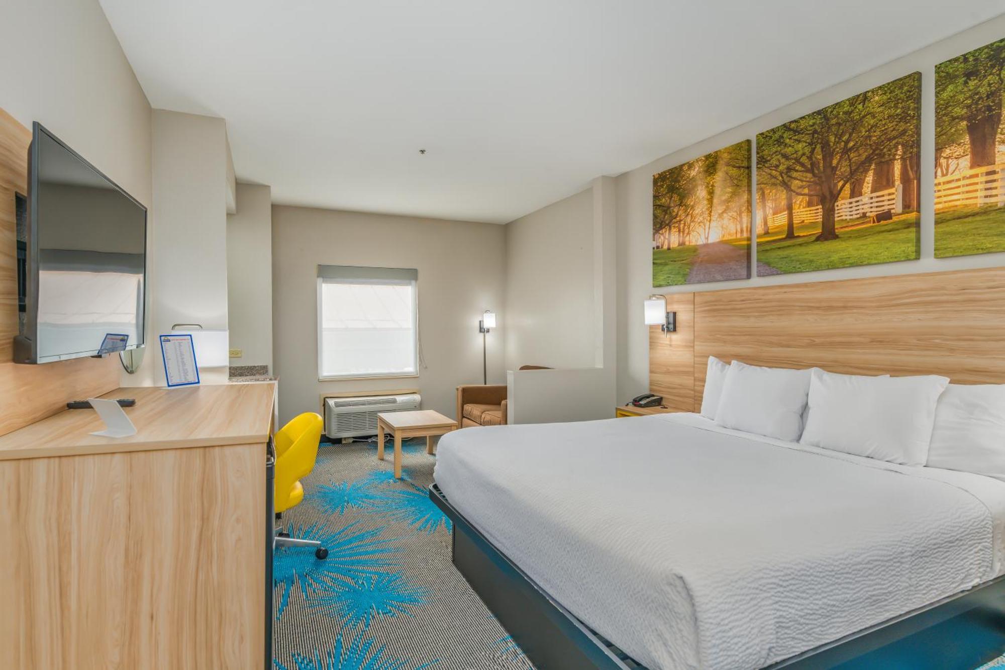 Days Inn & Suites By Wyndham Prattville-Montgomery Bagian luar foto