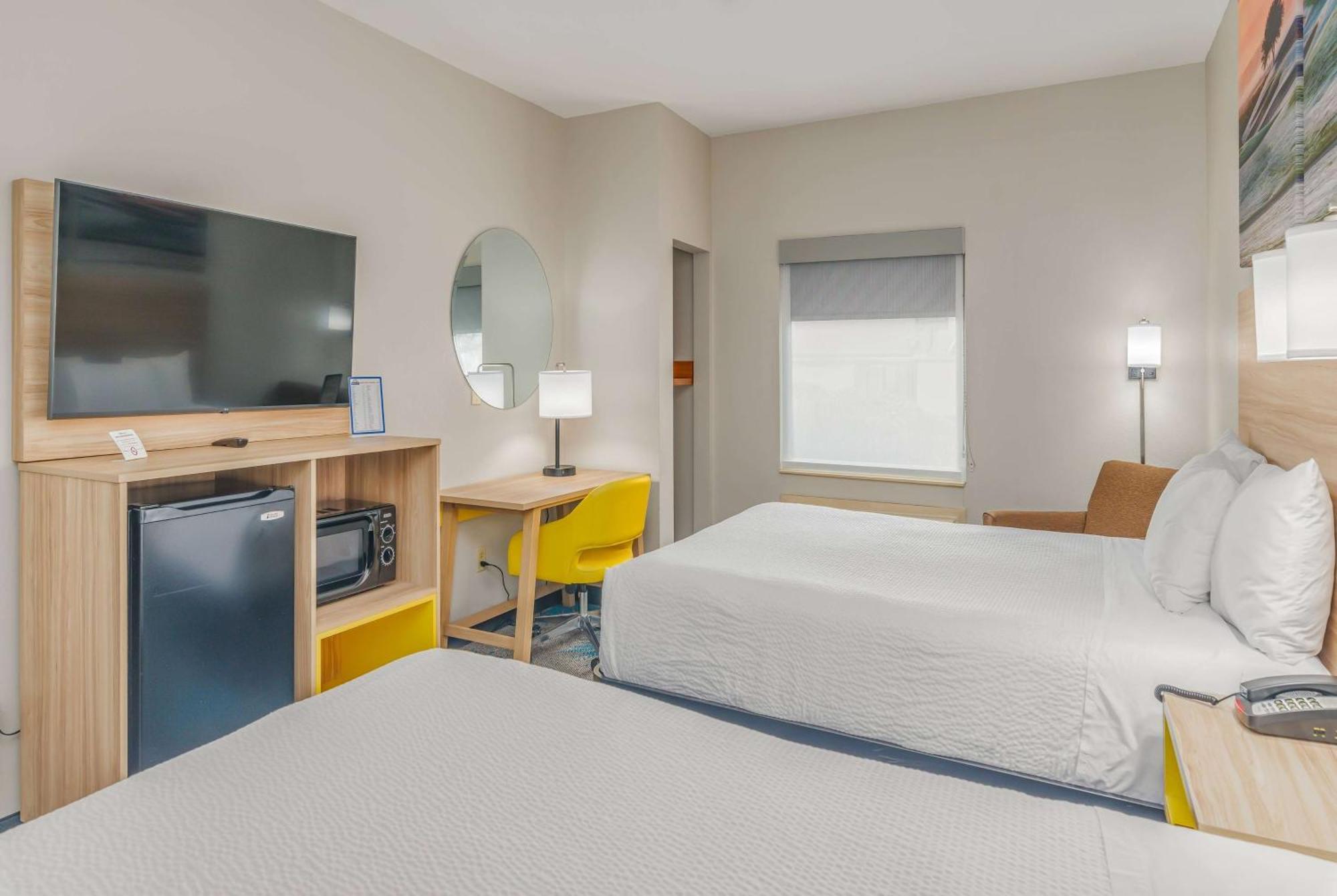 Days Inn & Suites By Wyndham Prattville-Montgomery Bagian luar foto