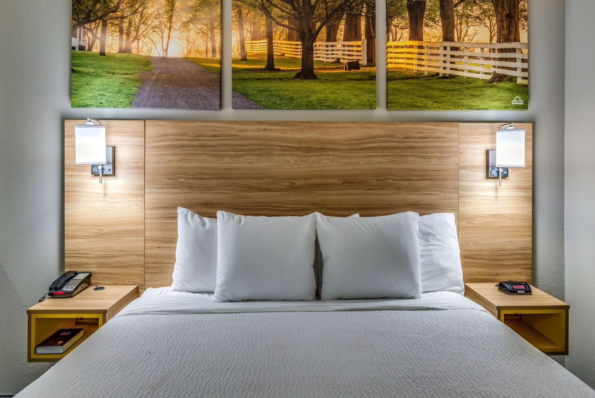 Days Inn & Suites By Wyndham Prattville-Montgomery Bagian luar foto