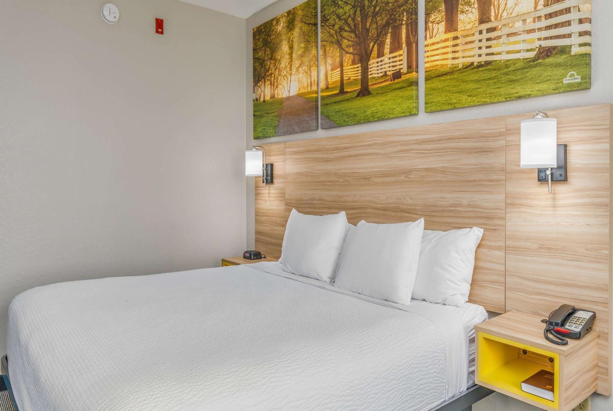 Days Inn & Suites By Wyndham Prattville-Montgomery Bagian luar foto