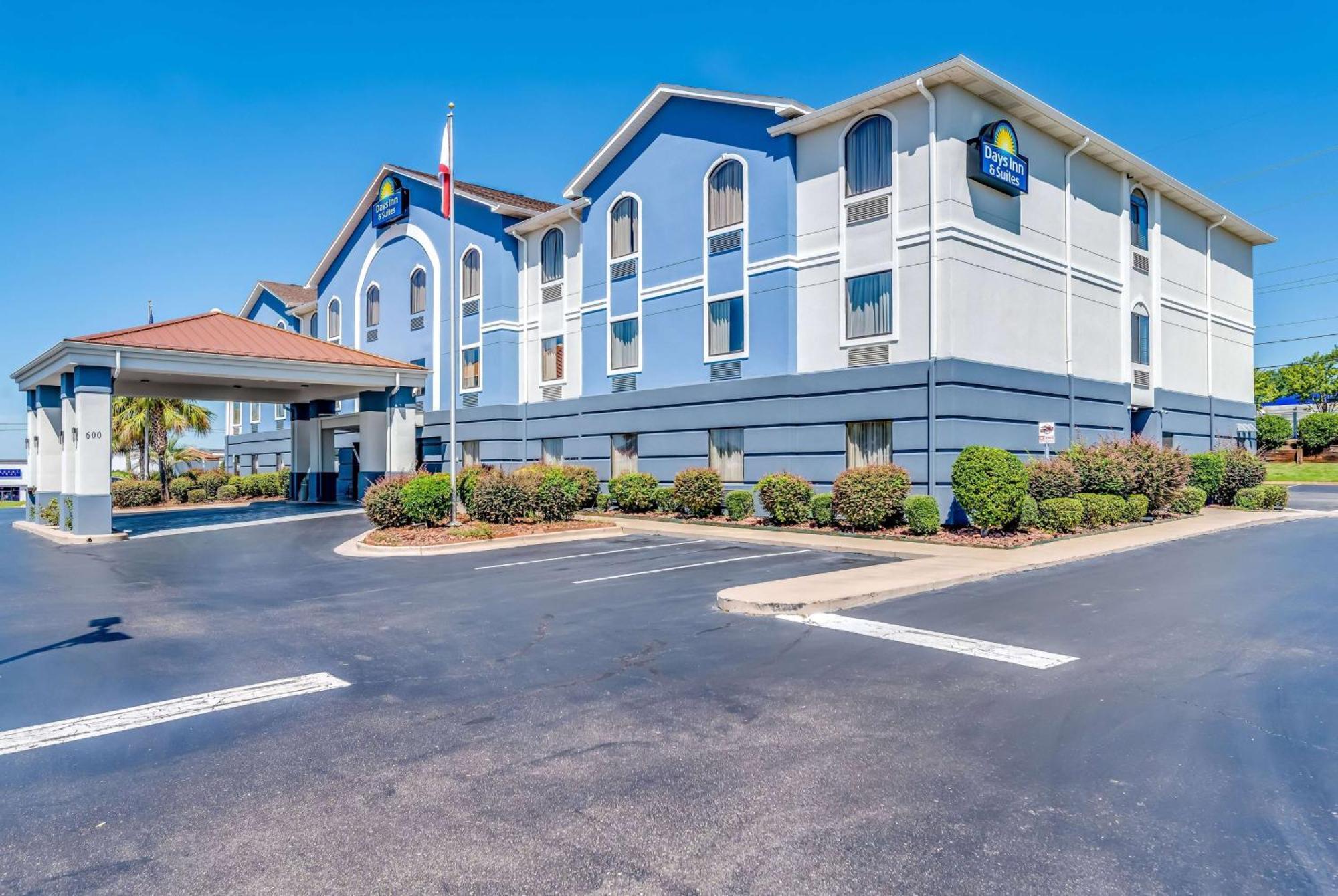 Days Inn & Suites By Wyndham Prattville-Montgomery Bagian luar foto